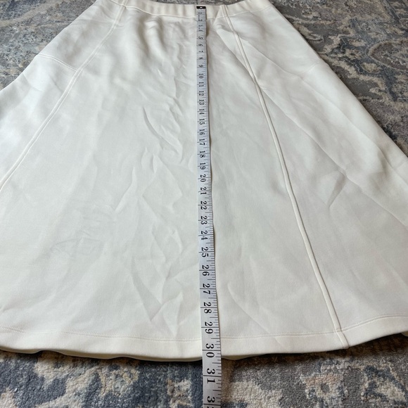 Elegant Cream A-Line Skirt Uniqlo - Picture 2 of 3